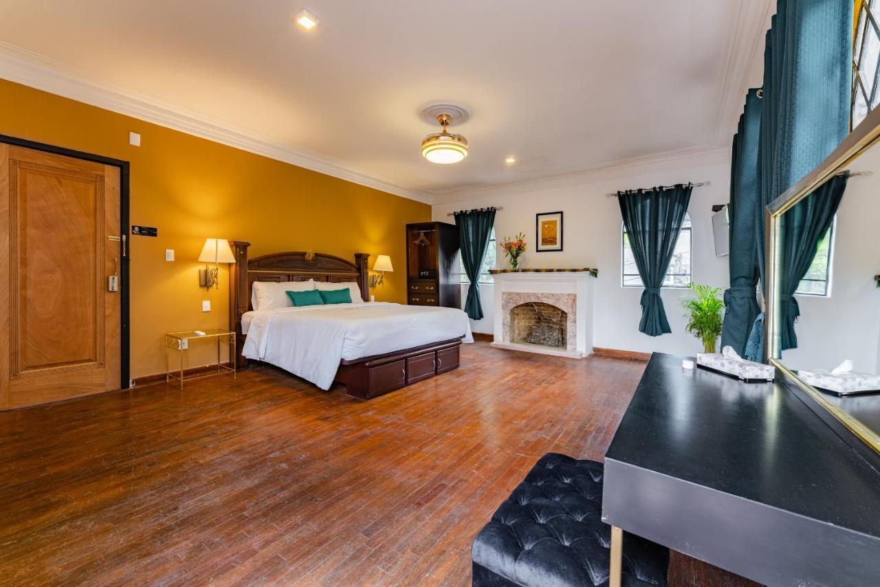 Anzures Black House 3*