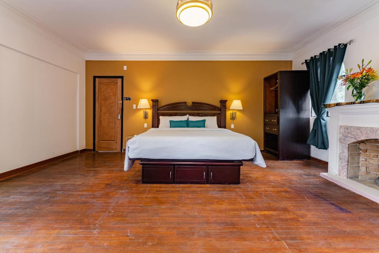 Hotel Anzures Black House 3*
