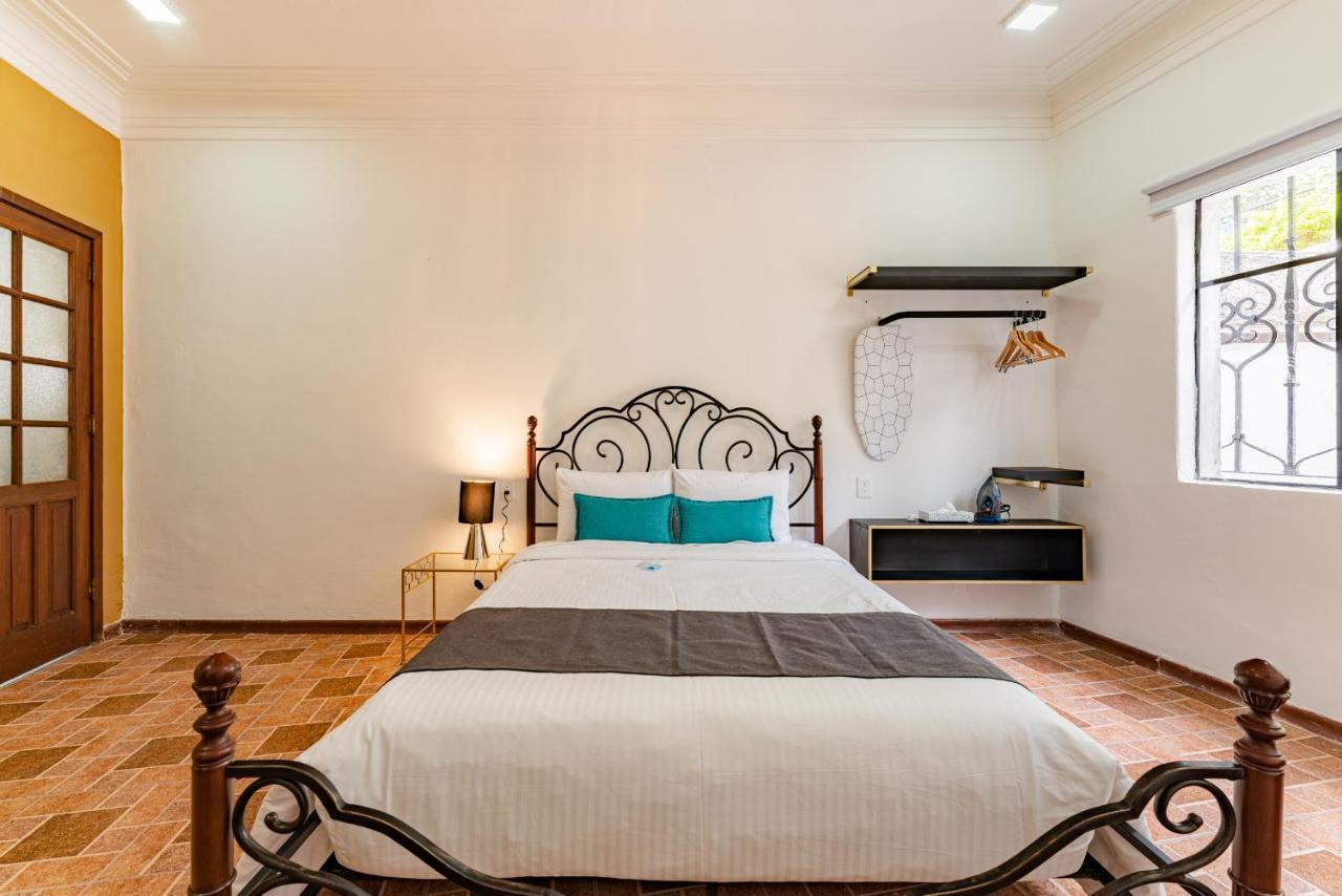 Anzures Black House Hotel