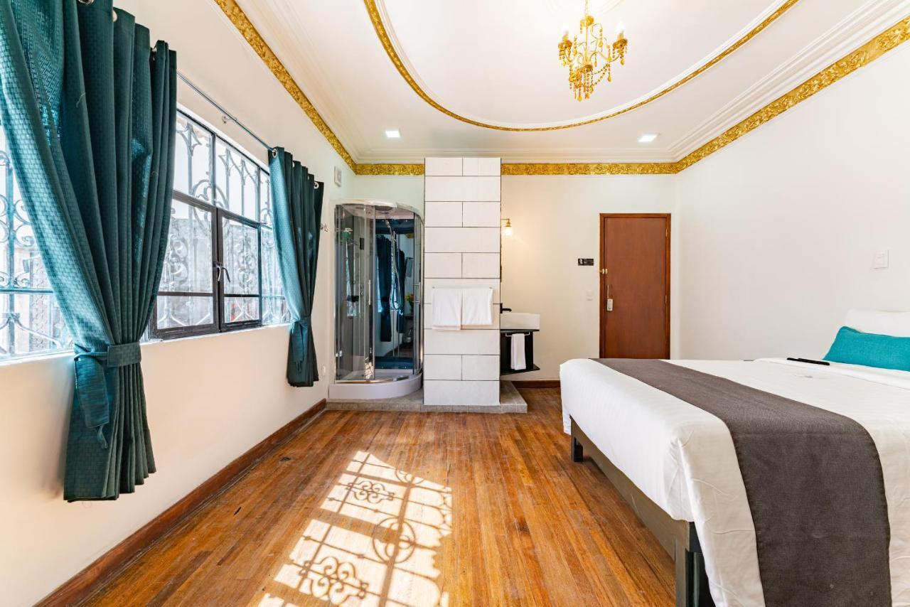 Hotel Anzures Black House