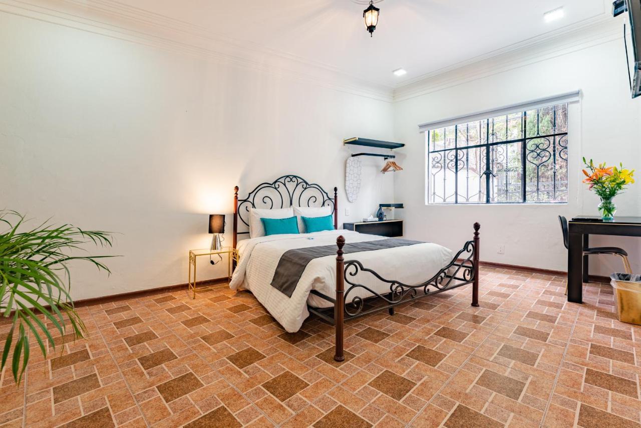 Hotel Anzures Black House 3*