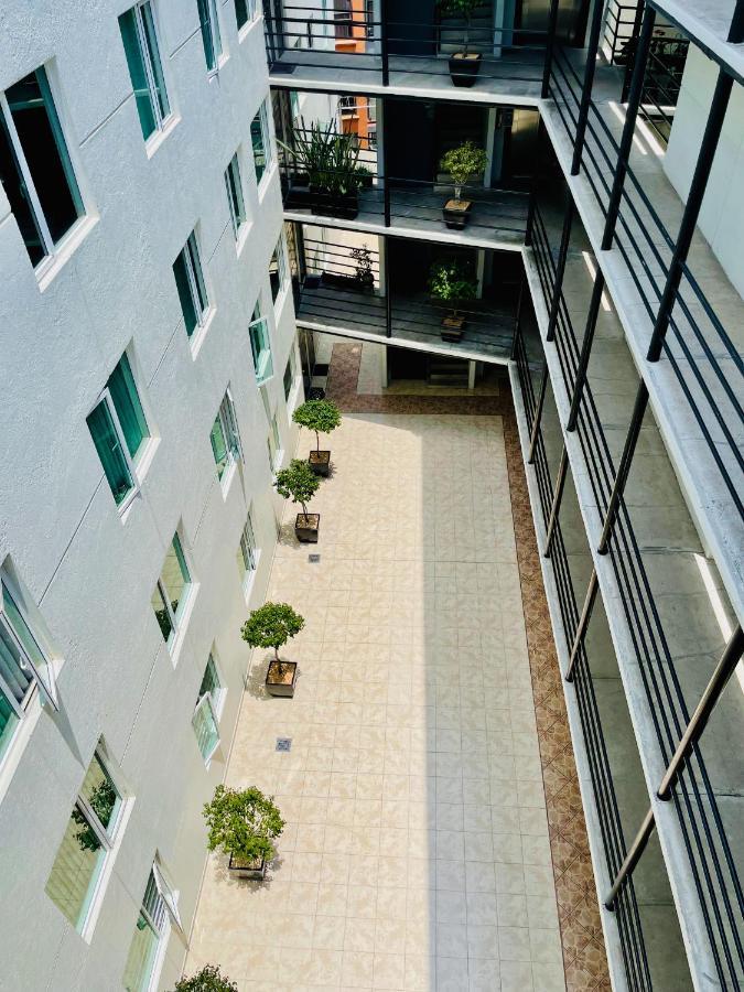 At The Heart Of Restaurants And Night Life Apartamento