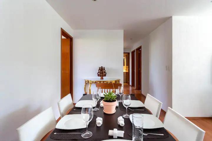 At The Heart Of Restaurants And Night Life Apartamento *