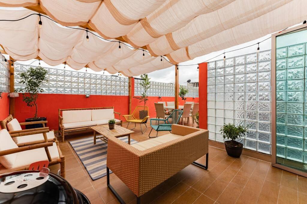 Stylish With Private Roof & Jacuzzi
