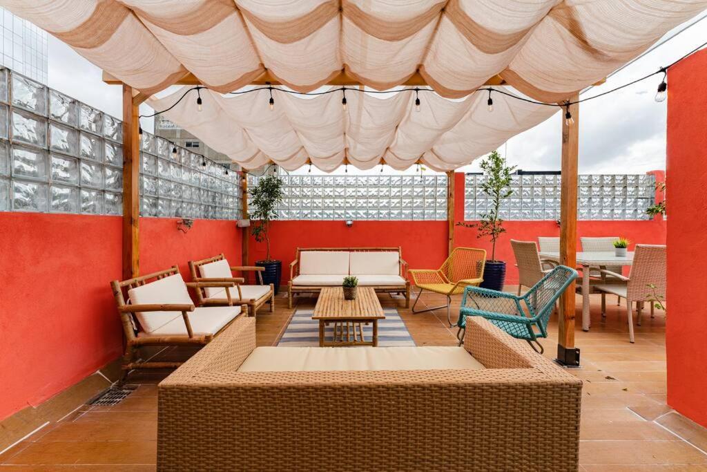 Stylish With Private Roof & Jacuzzi
