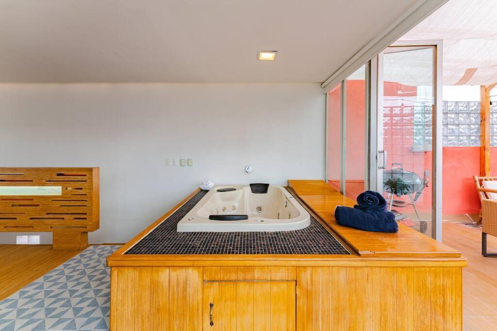 Stylish With Private Roof & Jacuzzi *