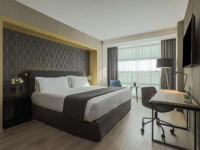 Nh Valle Dorado Hotel