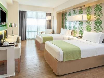 Nh Valle Dorado Hotel 4*