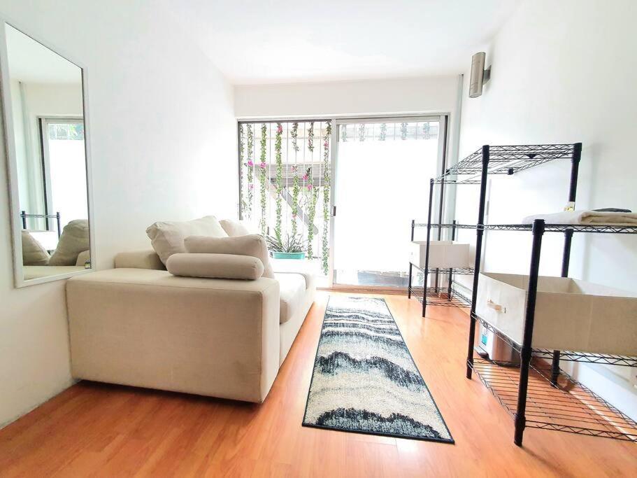 Hostal Linda Privada Con Balcon En Polanco México DF