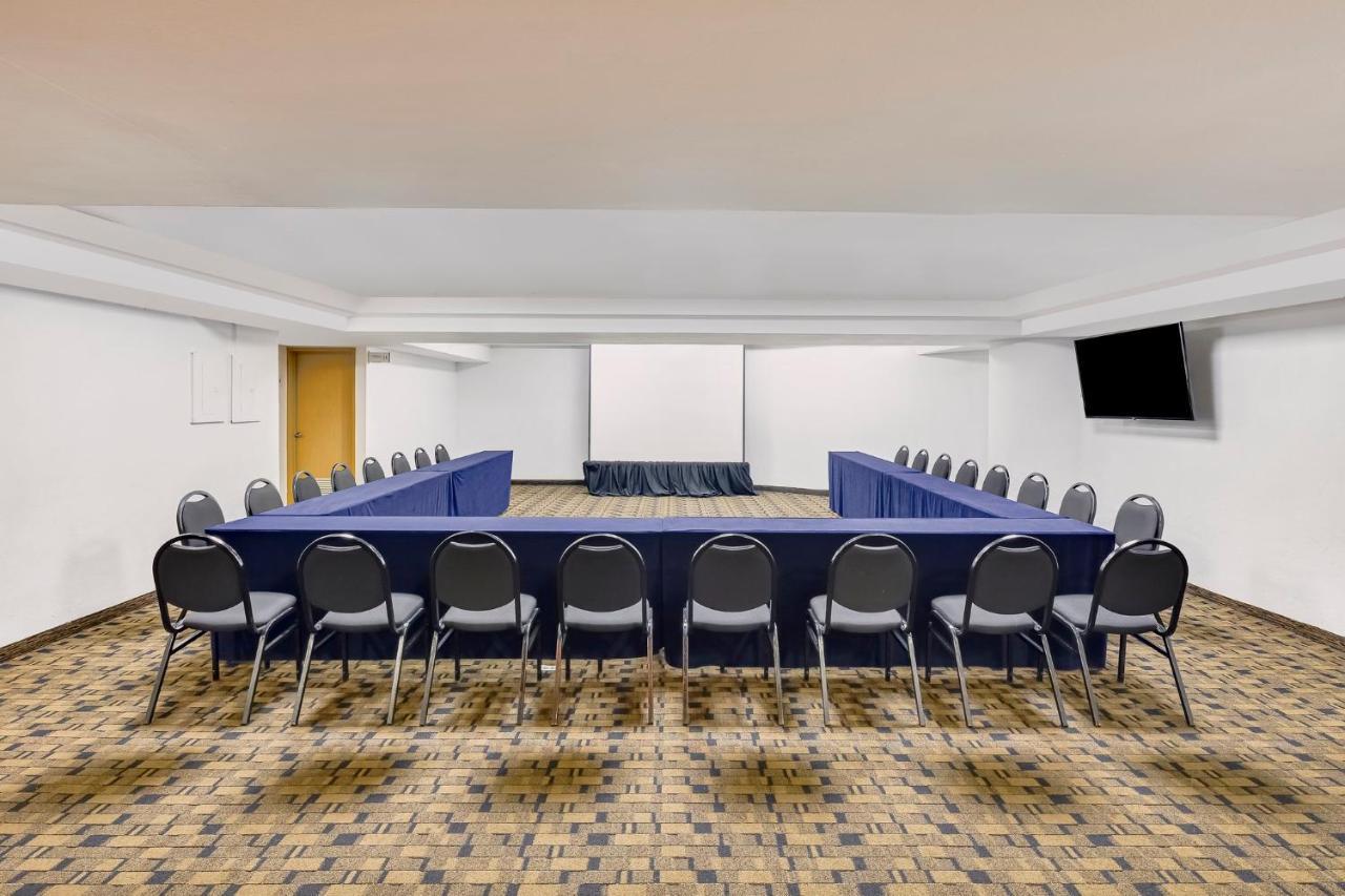 Fiesta Insurgentes Viaducto Hotel 4*