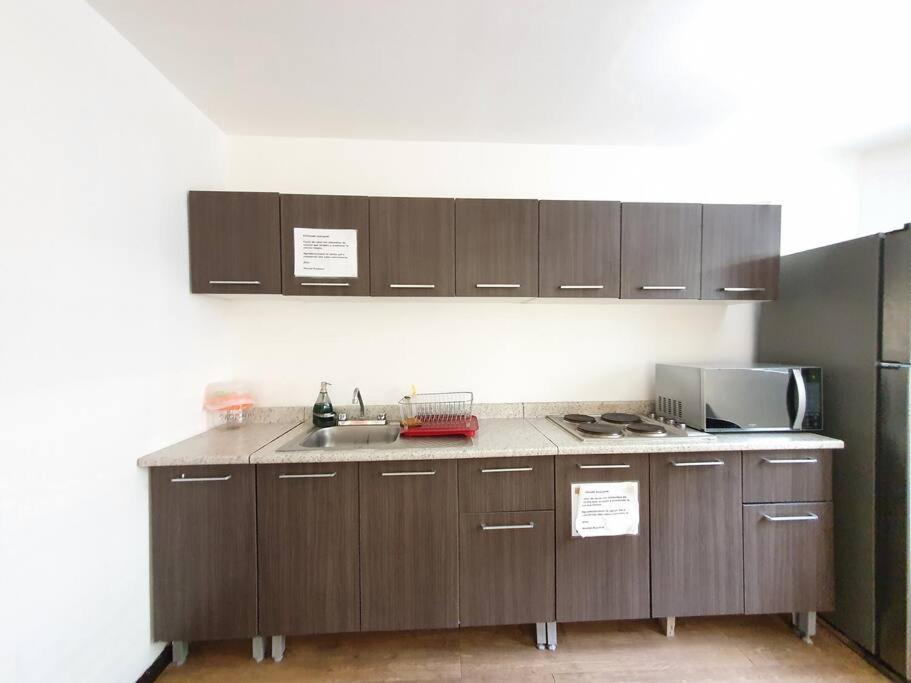8 Personas En Polanco Literas Hostal México DF