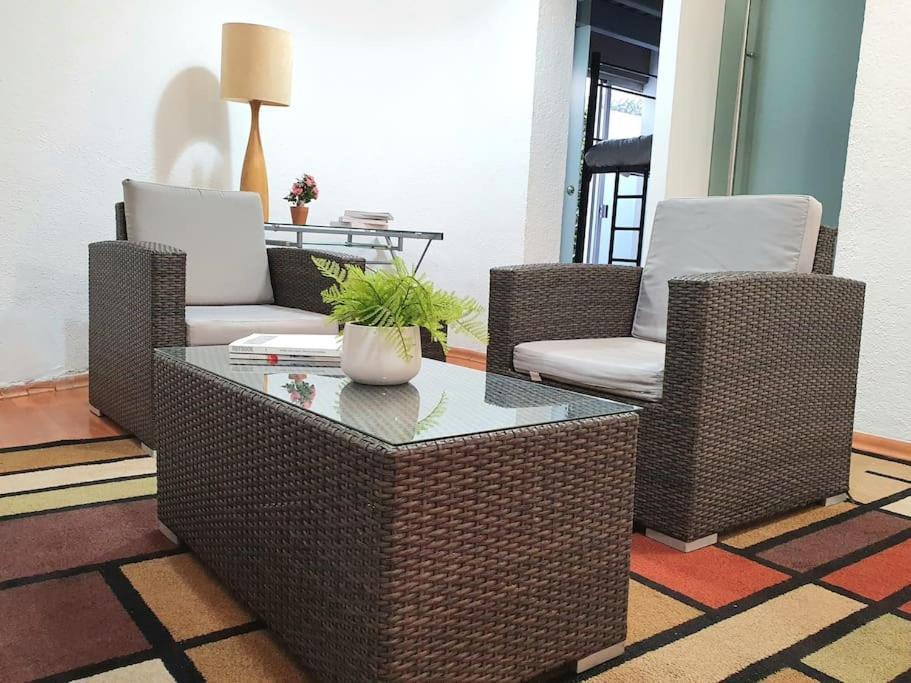 Hostal Privada Con Terraza En Polanco. México DF
