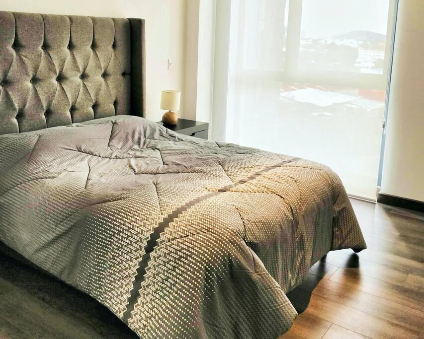 Beautiful Hi-rise, King Size, Hs Wi-fi, Pool, Gym