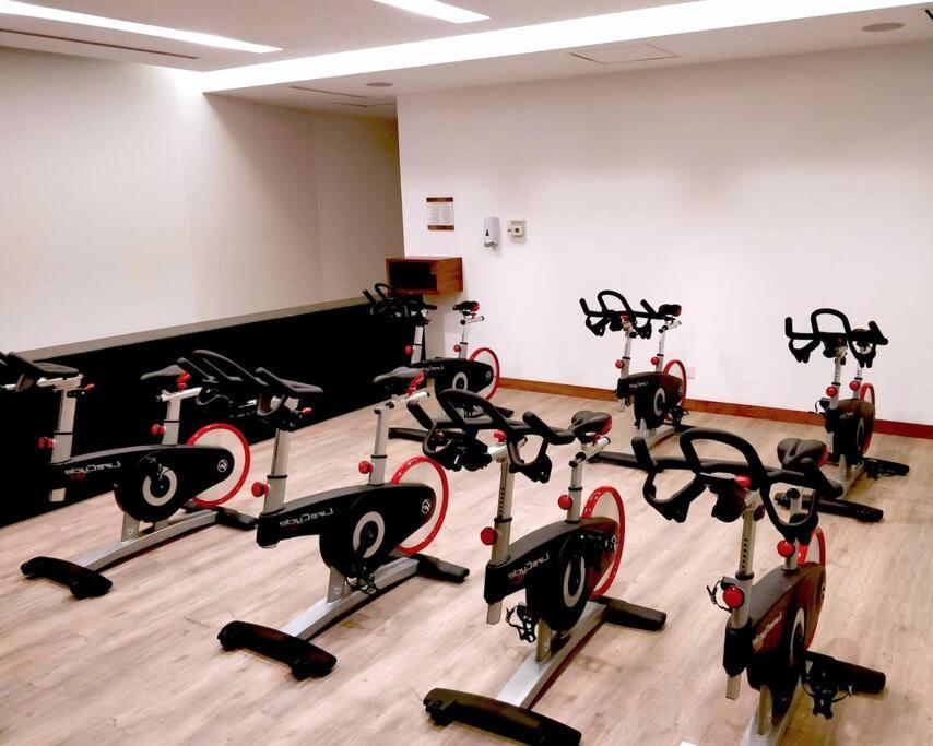 Beautiful Hi-rise, King Size, Hs Wi-fi, Pool, Gym Apartamento