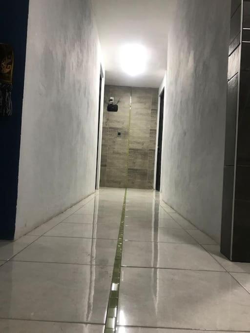 Lui Confortable Moderna Con Bano Privado