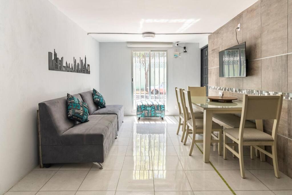 Donovan, Confortable Con Bano Privado