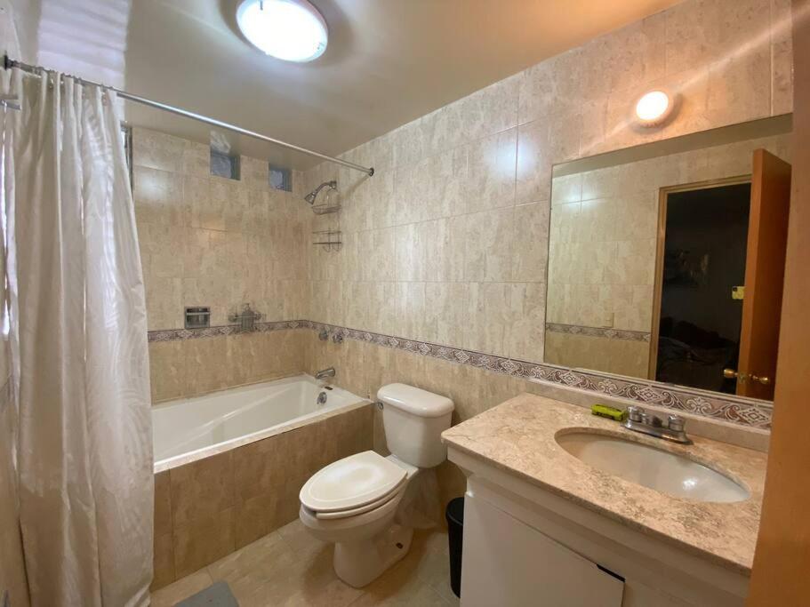 Spacious 3 Bed +2 Bath In Roma N