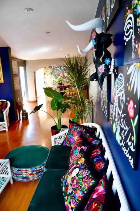Holiday home Luxurious Mid Century Modern Folk Art *