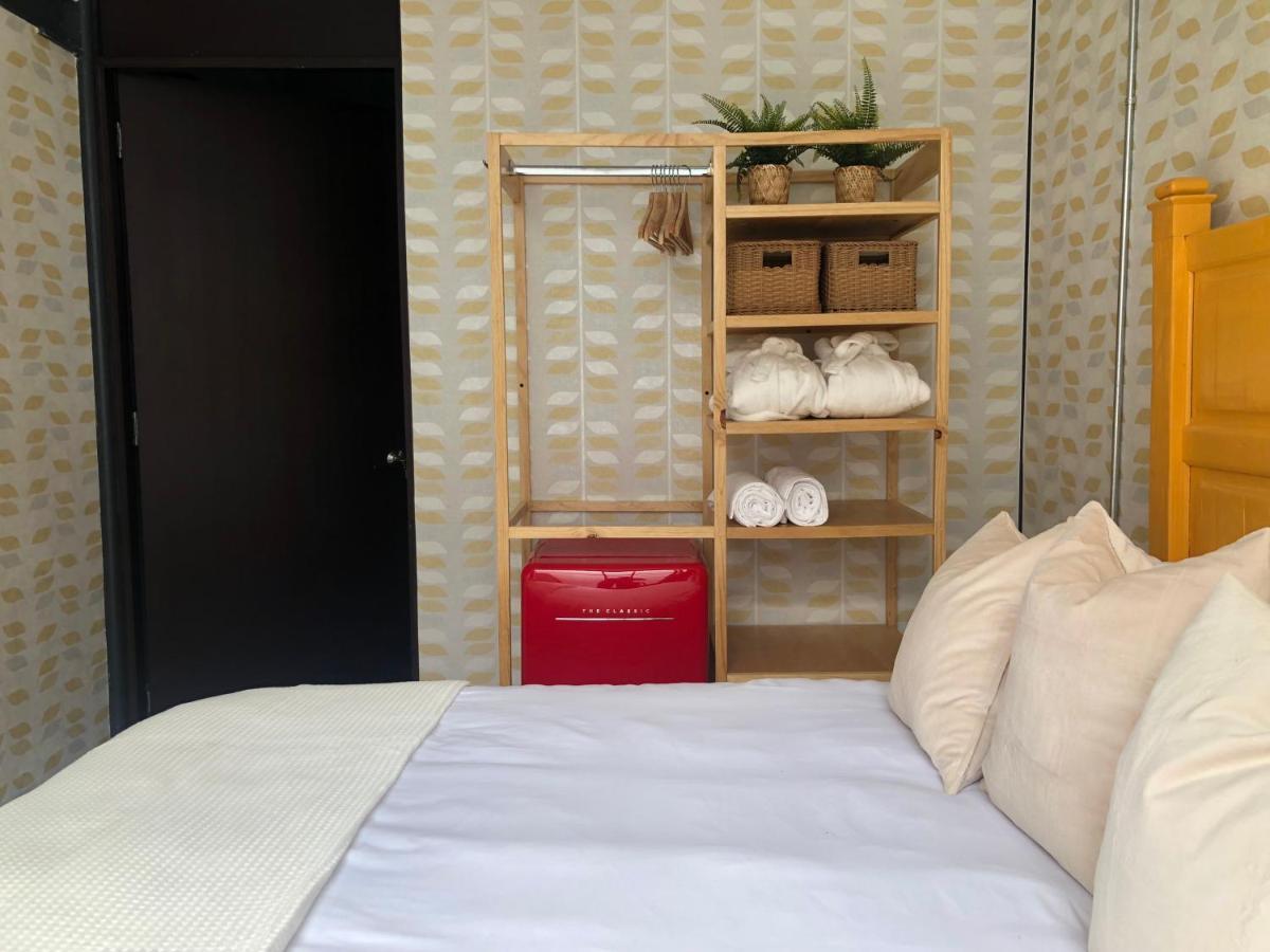Puerta Roja En Colonia Roma Jacuzzi