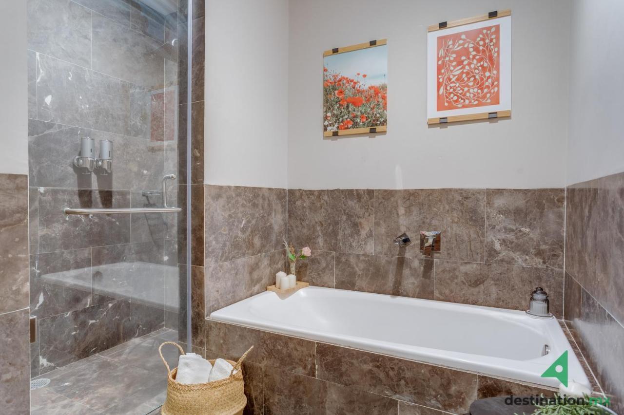 Private Balcony Infinity Pool & Rooftop In La Roma - Queretaro *
