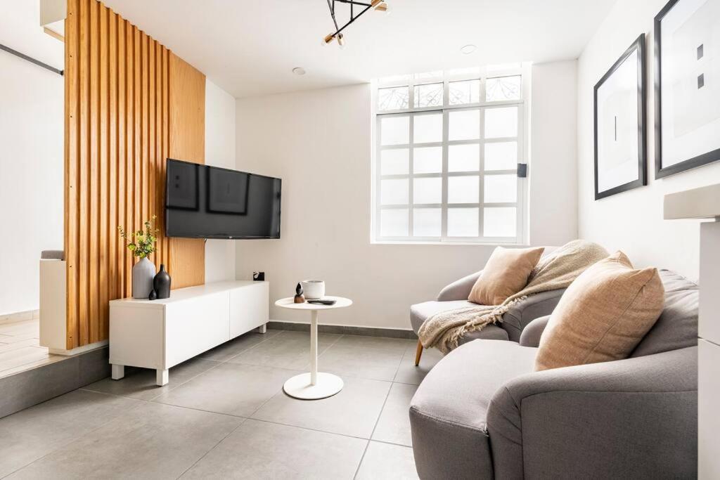 Charming 2br 2ba Historic Building Few Steps Parque Espana In Trendy Colonia Condesa *