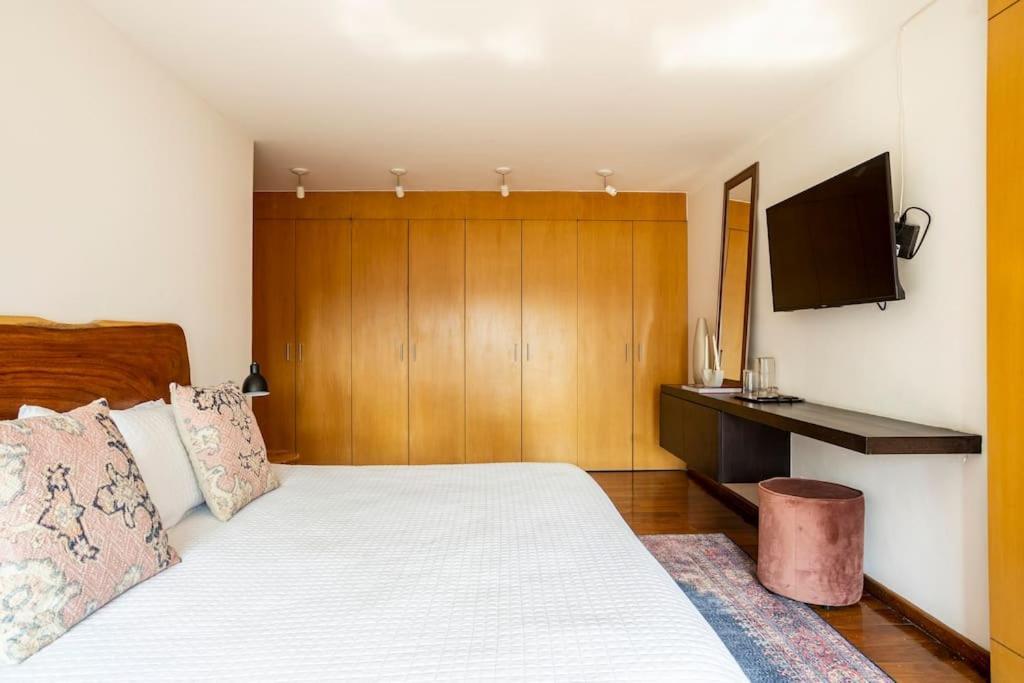 High End Penthouse High Ceilings View *