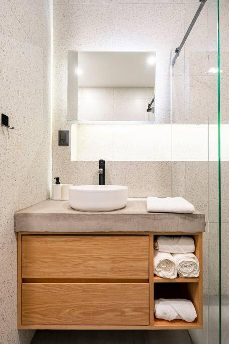 Charming 2br 2ba Historic Building Few Steps Parque Espana In Trendy Colonia Condesa Cidade do México