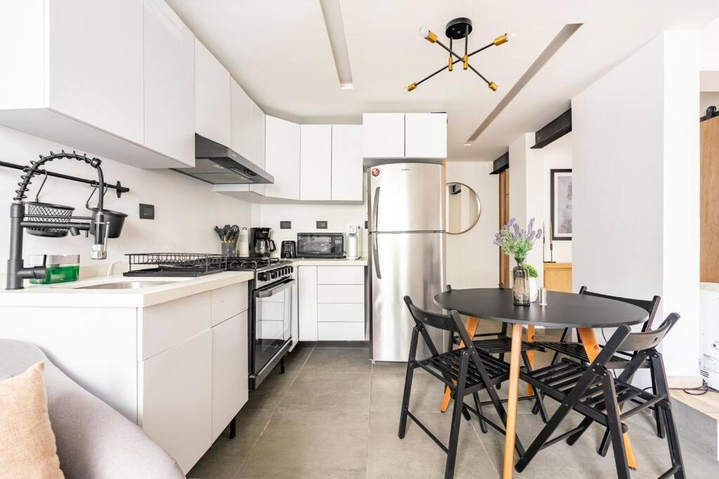 Charming 2br 2ba Historic Building Few Steps Parque Espana In Trendy Colonia Condesa Cidade do México