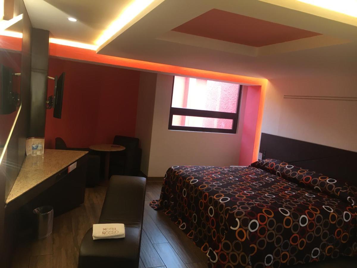 Hotel del amor Auto Rosso México DF