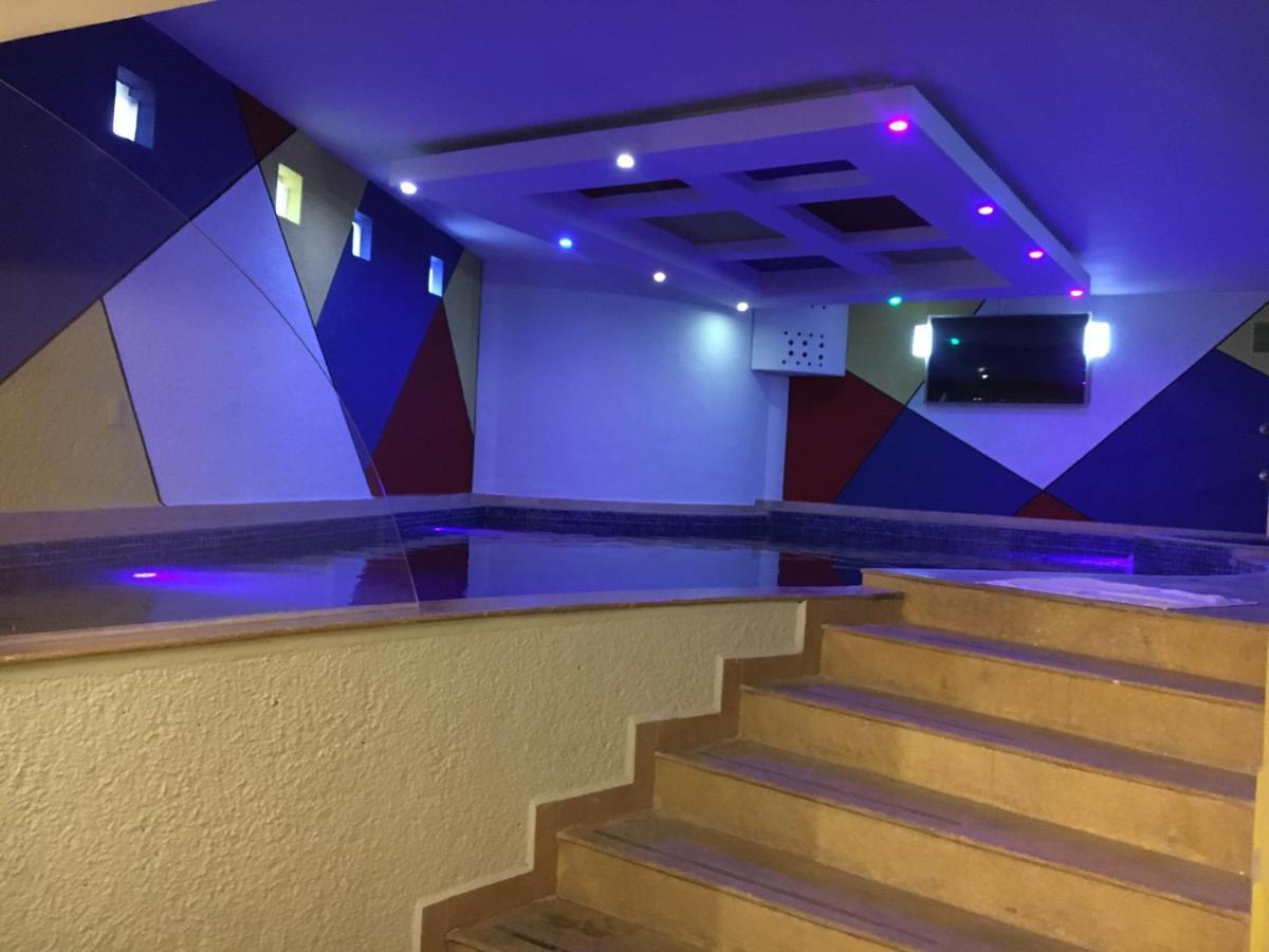 Hotel del amor Auto Rosso México DF