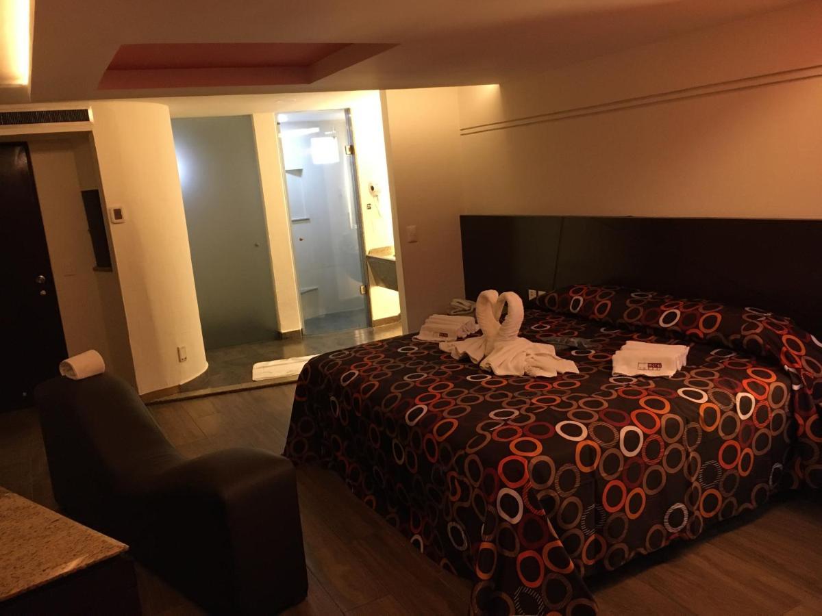Auto Rosso Hotel del amor *