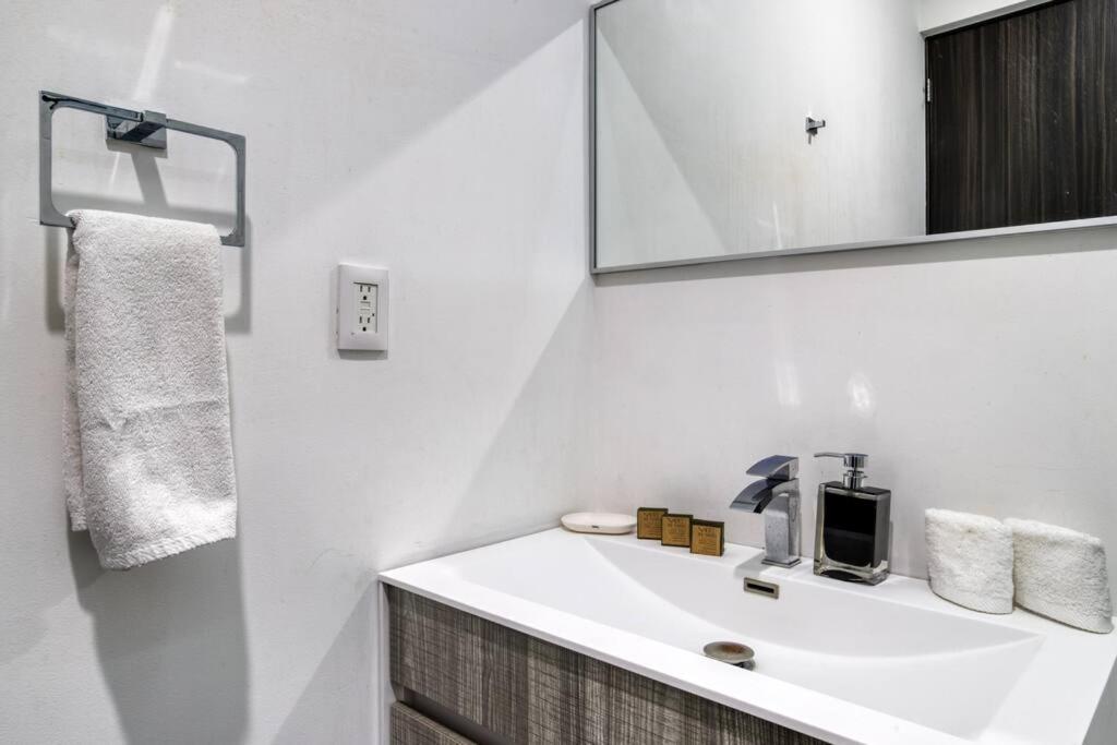 Medellin 148 By Mr W - 301 Aprt With 2 Bedroom And Balcony In La Roma Apartment Mexico City