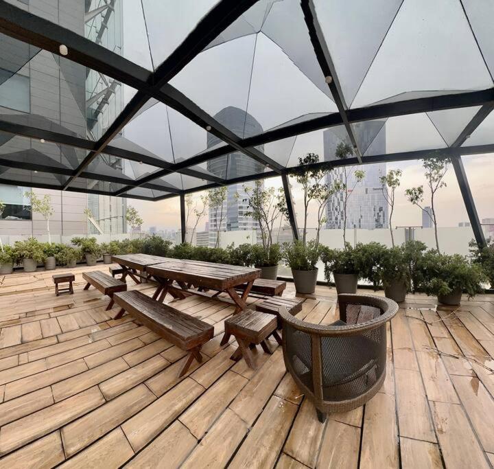 Great Cozy Loft Luxory Pool/ Gym/jacuzzi/roof *