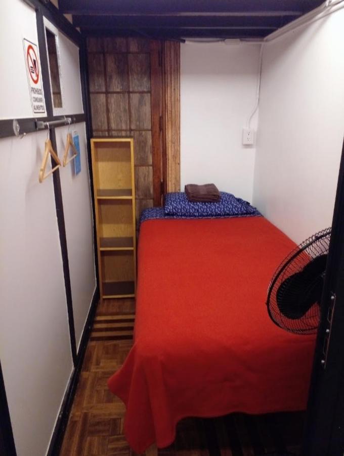 Dormitorio-capsula. * México DF