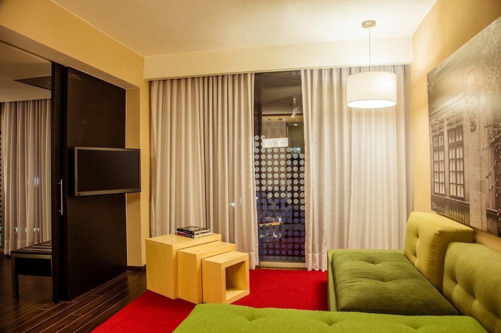 Fiesta Insurgentes Viaducto 4*