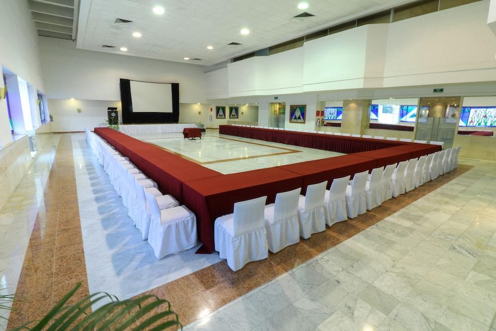 Del Prado Hotel 4*