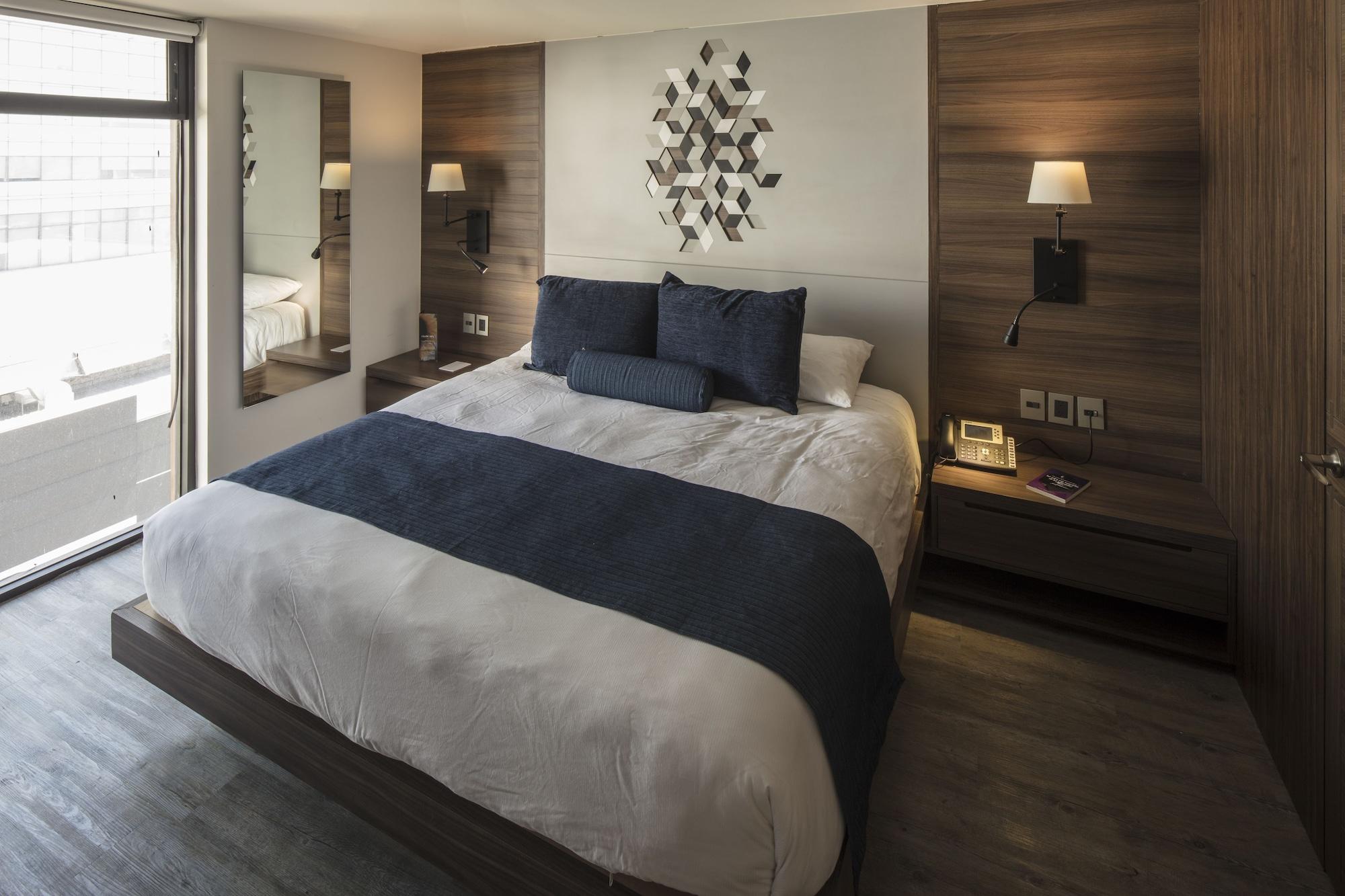 Flowsuites Wtc Apartahotel 4*