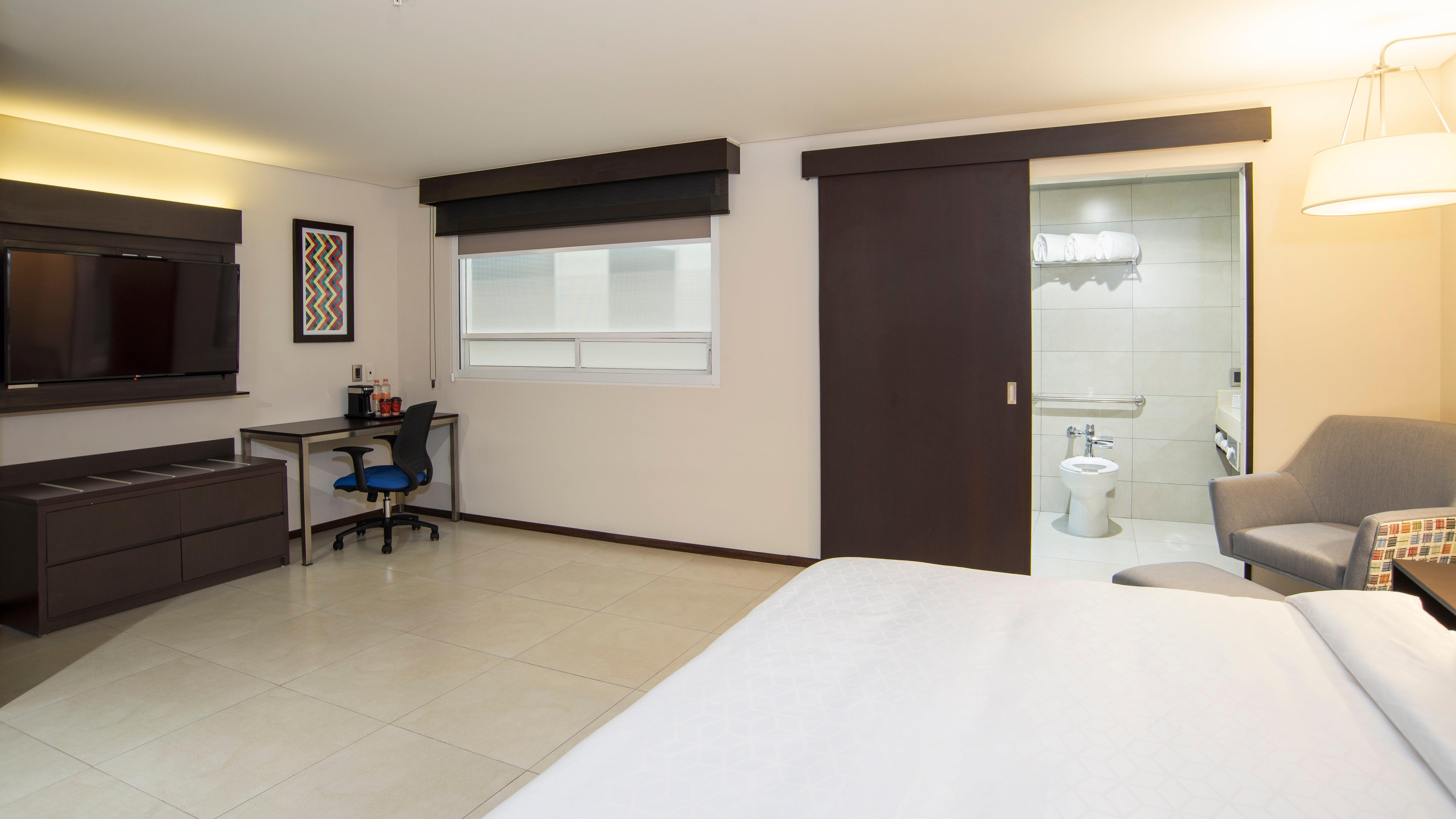 Hotel Holiday Express - Basilica By Ihg 4*