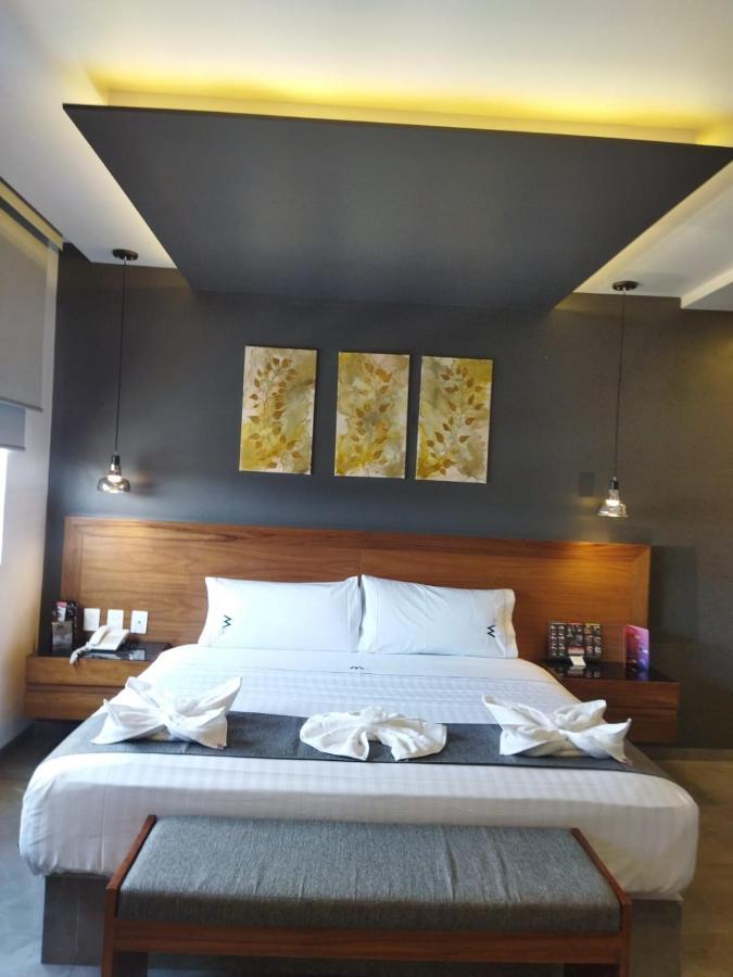 Hotel M Elite Black