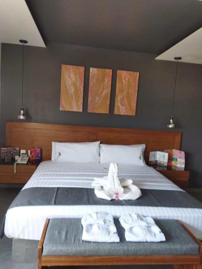 Hotel M Elite Black