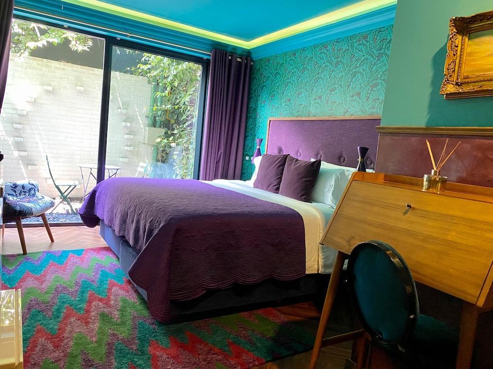 Pug Seal Polanco Anatole France