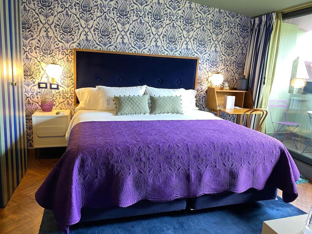 Pug Seal Polanco Anatole France 5*