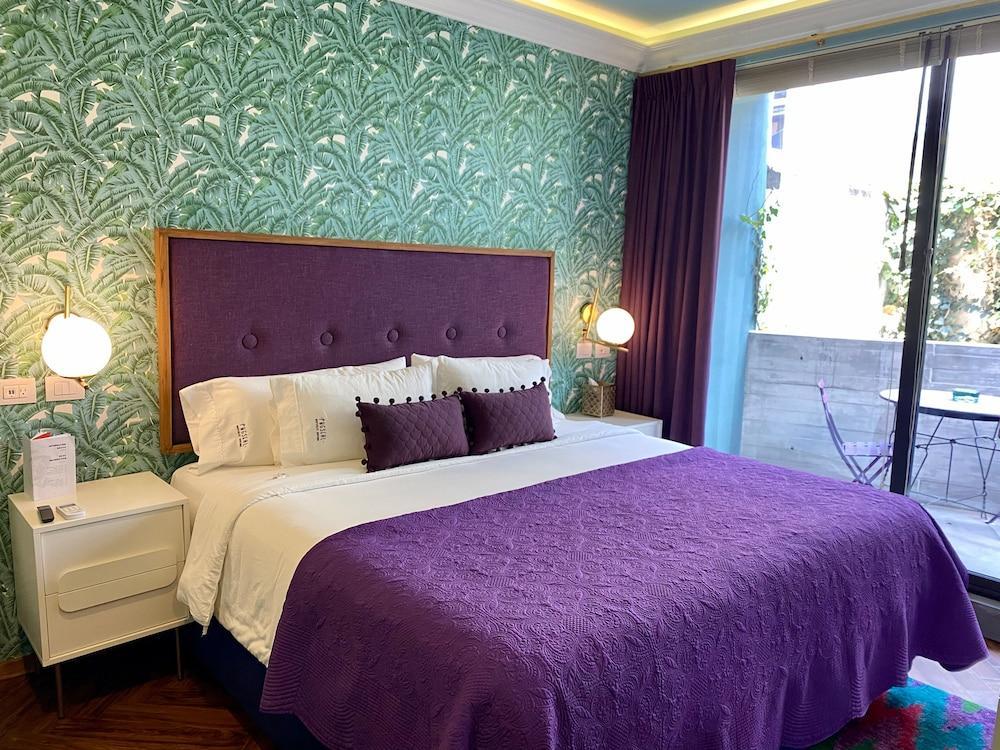 Pug Seal Polanco Anatole France 5*