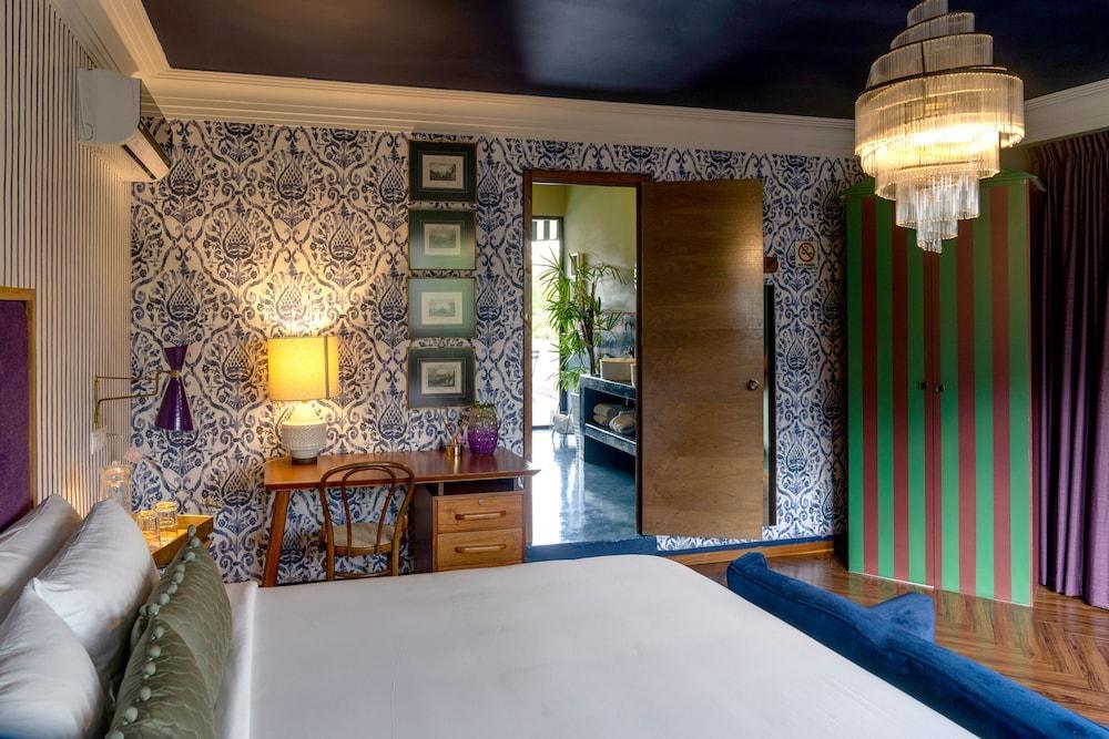 Pug Seal Polanco Anatole France