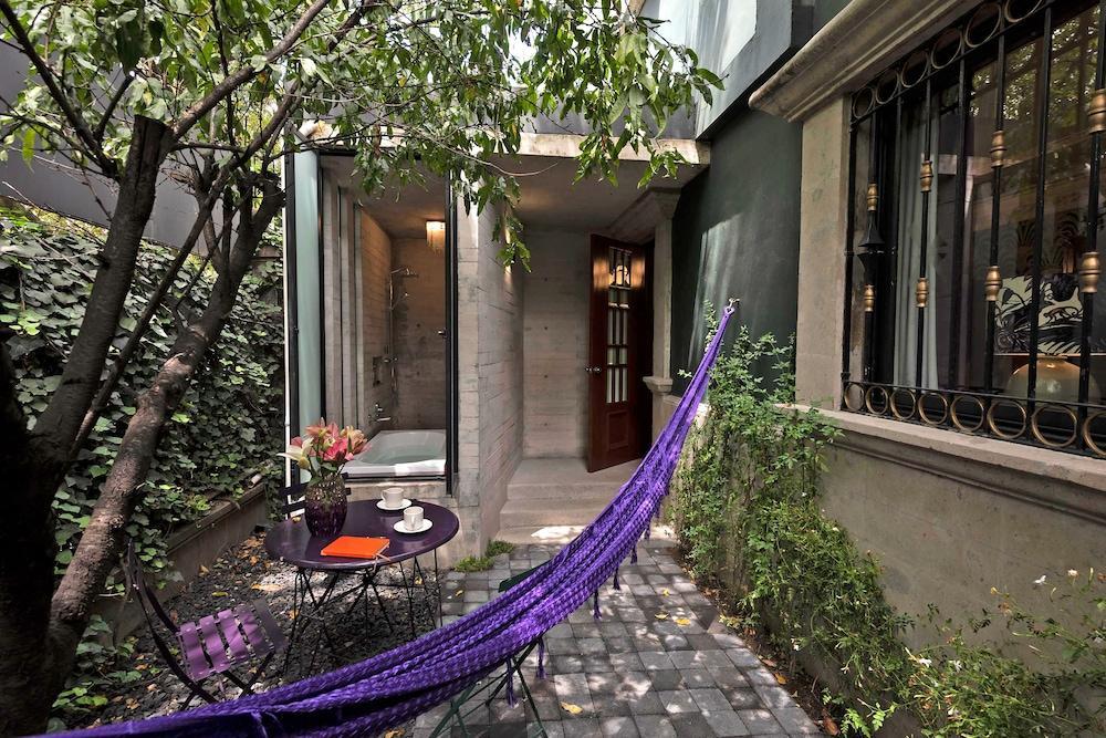 Hotel Pug Seal Polanco Anatole France 5*