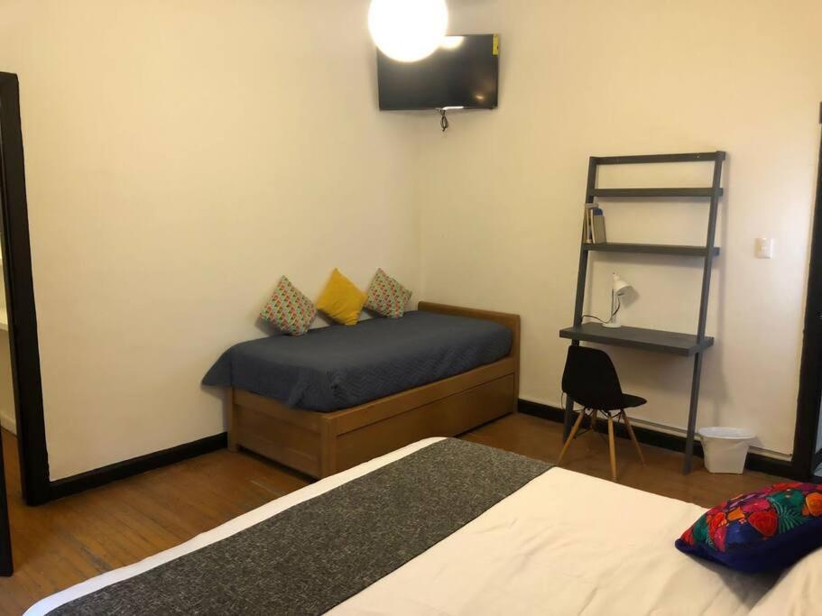 C2 Cuarto Condesa Amsterdam Homestay Mexico City