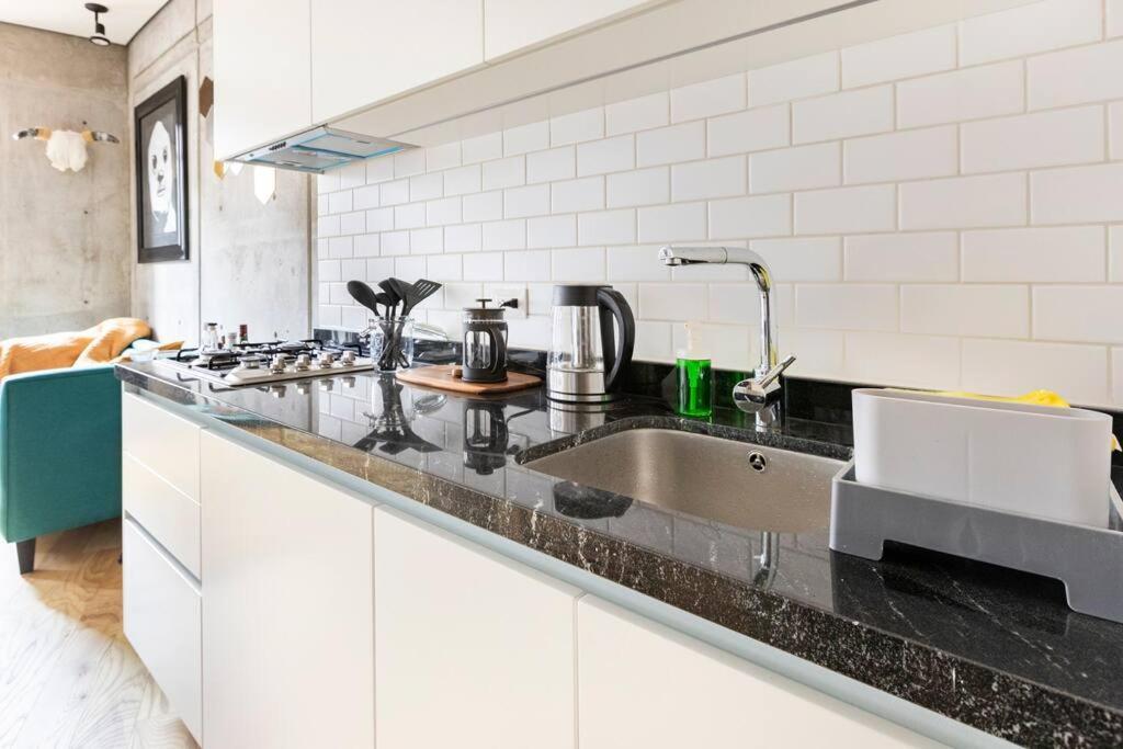 A Hip Modern Gem In El Centro!
