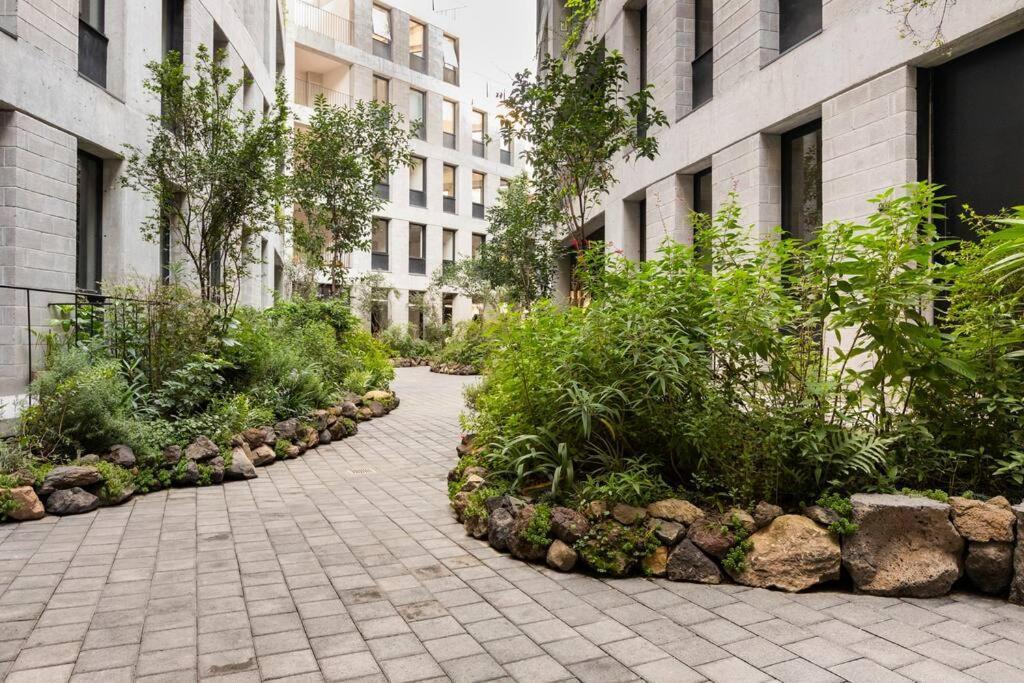 Apartamento A Hip Modern Gem In El Centro!