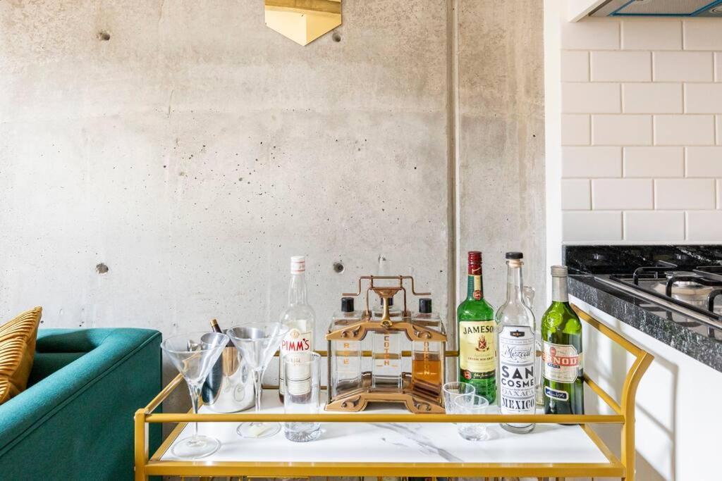 A Hip Modern Gem In El Centro! Apartamento