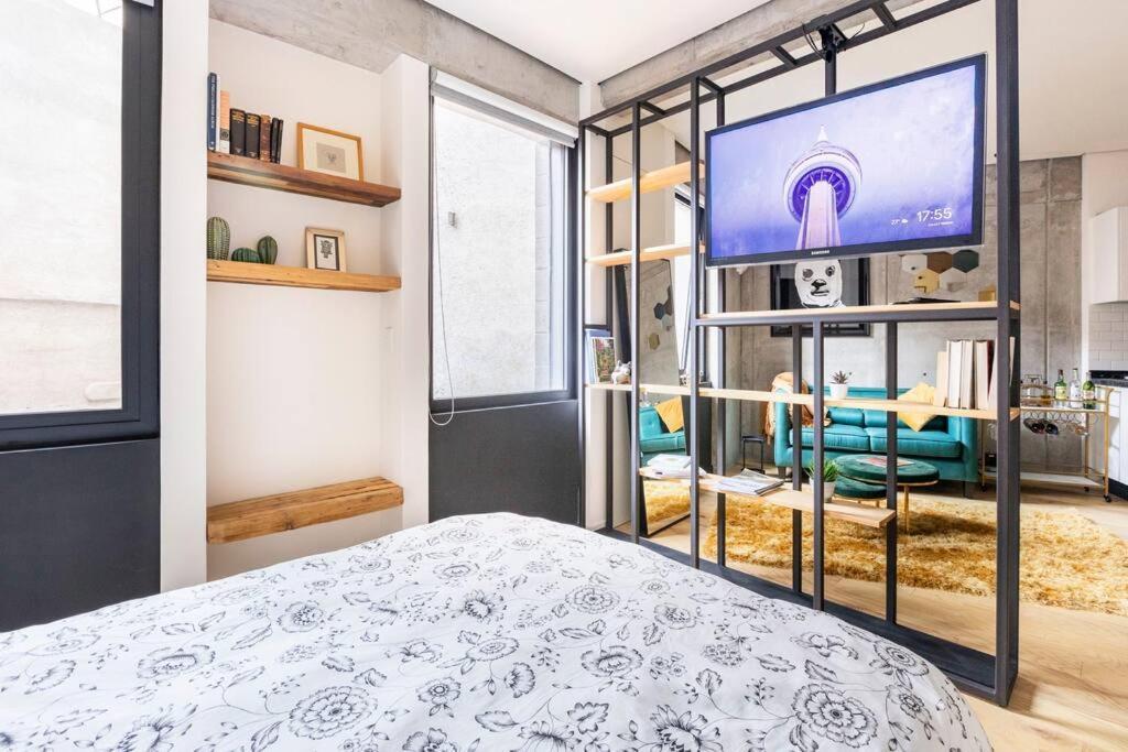 A Hip Modern Gem In El Centro!